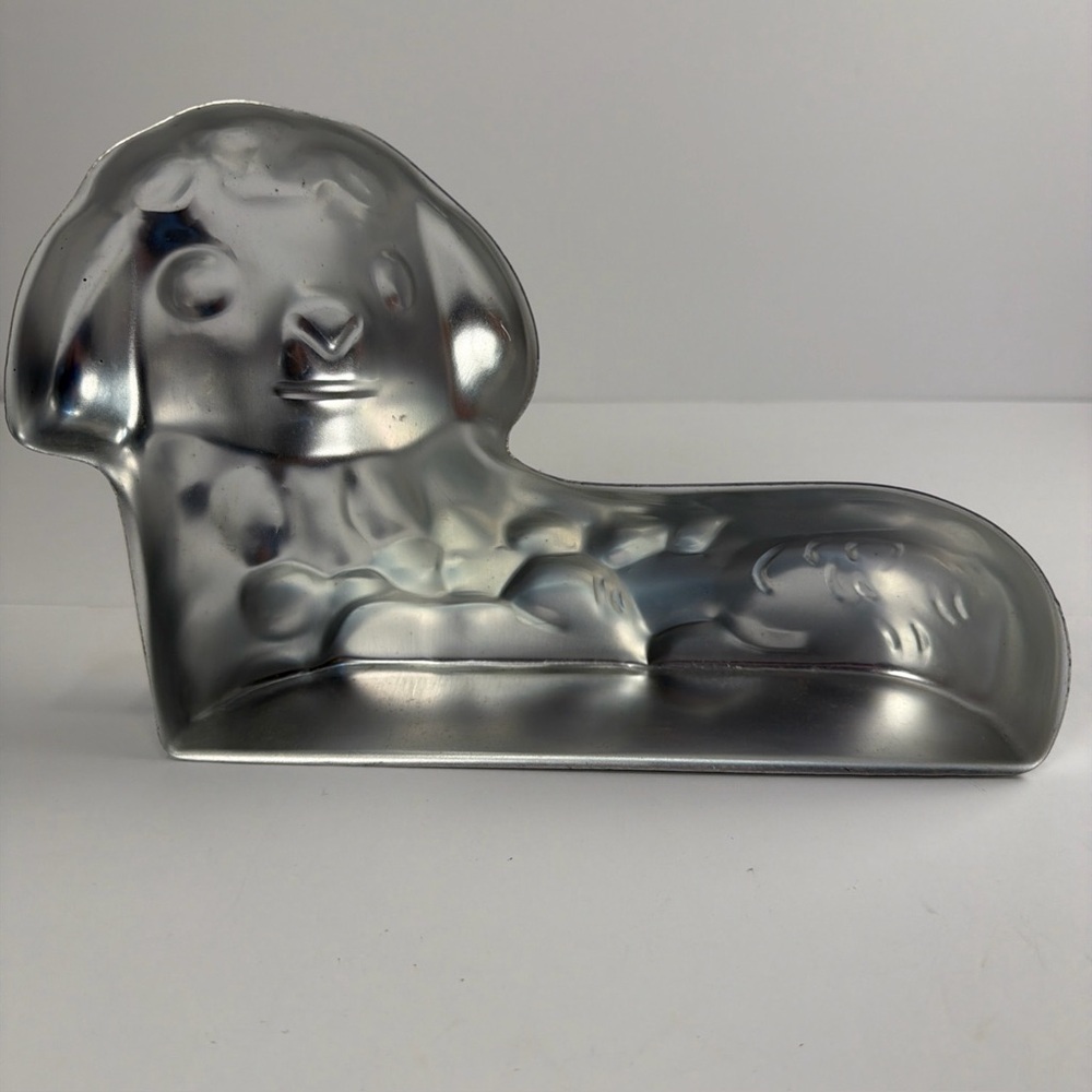 Vintage 1970’s Lamb Sheep Cake Mold Baking Pan Cast Aluminum Lightweight